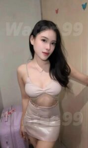 Della - Indonesia